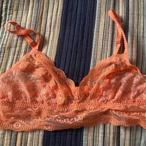 b.tempt'd by Wacoal Lace Kiss Bralette M